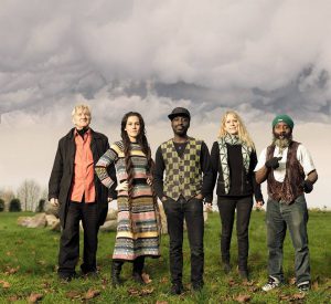 Same Tribe - Pierre Dørge, Jullie Hjetland, Dawda Jobarteh, Irene Becker, Ayi Solomon Foto: Jacob Crawfurd